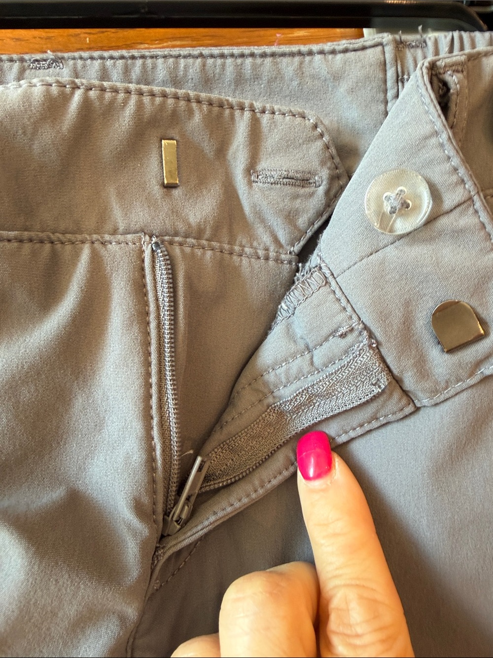 Kirkland Signature Women's Travel Pants 6 in Gray - Picture 4 of 5